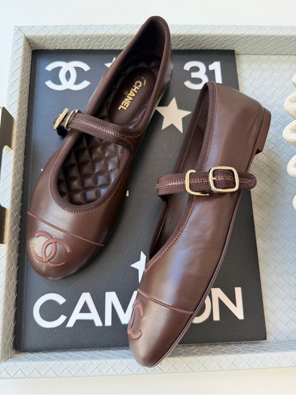 CHANEL CC LOGO BROWN MARRON FONCE LEATHER MARYJANE BALLET FLATS SHOES GHW 40.5C - Picture 6 of 13
